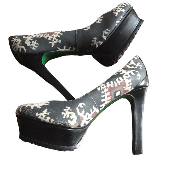 Lisa for Donald J Pliner suede southwest pattern platform heels - Picture 3 of 15